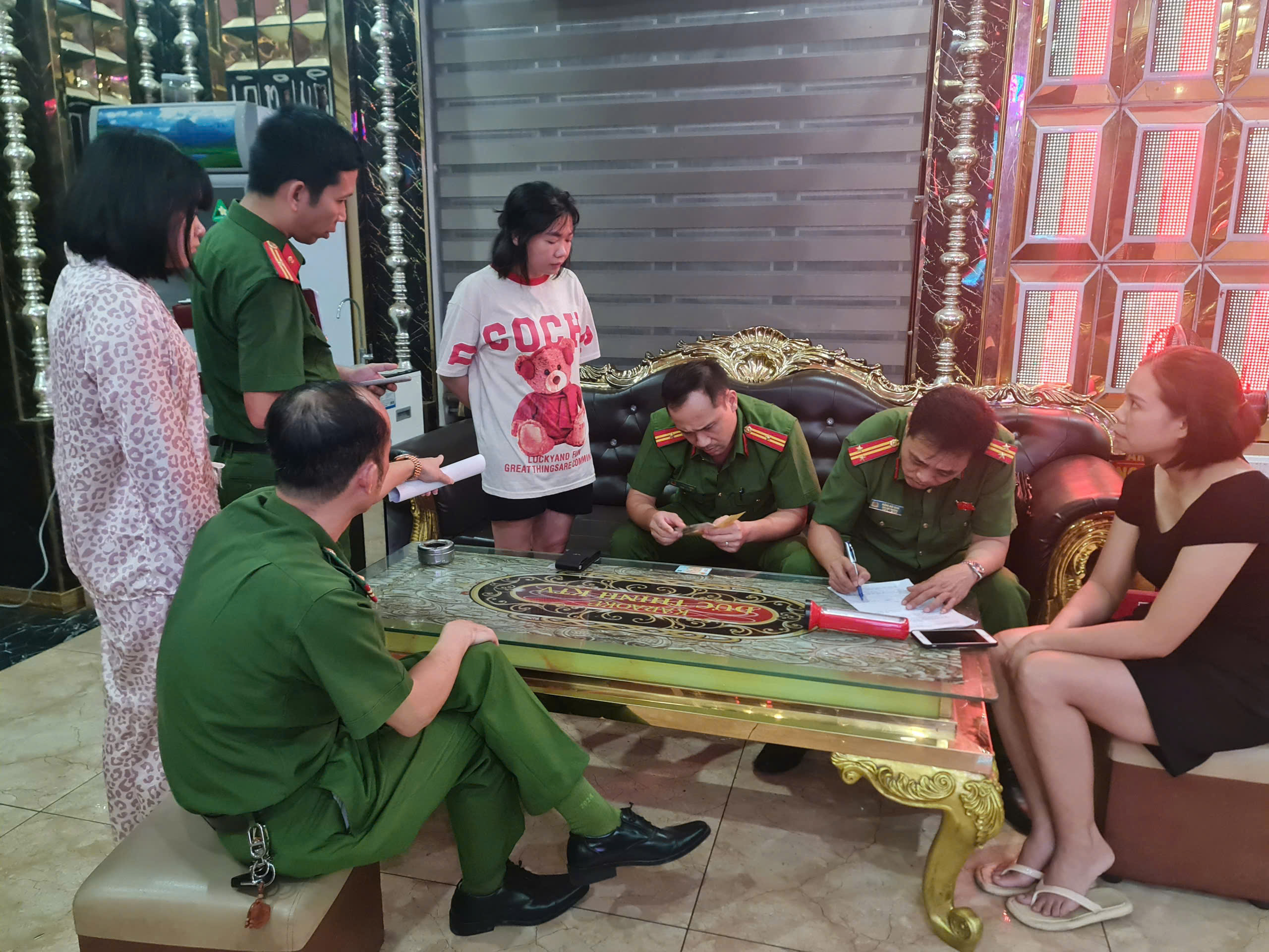 Công an phường Ái Quốc: Tăng cường kiểm tra các cơ sở kinh doanh có điều kiện về ANTT trên địa bàn